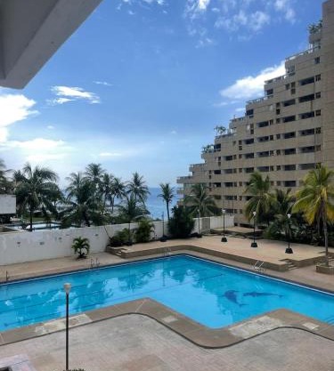 Stay near the sea in Los Dos Delfines - Playa Grande, La guaira