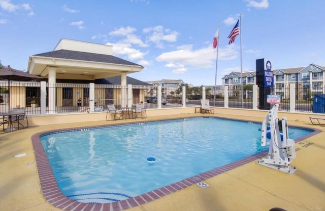 Stay Steps from Texas Aquarium + Outdoor Pool & Free Breakfast