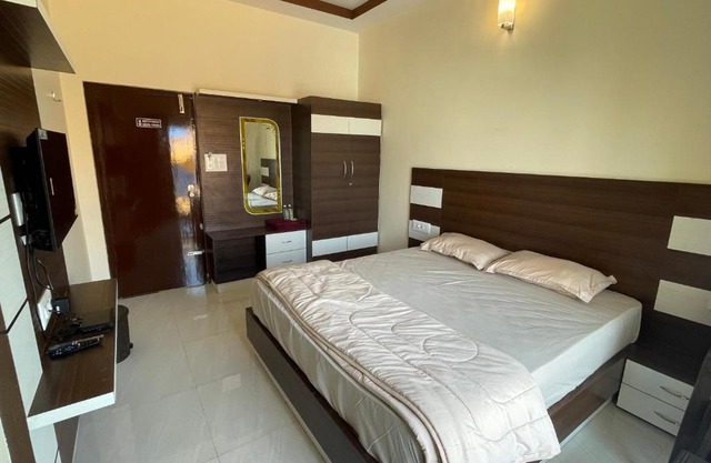 STAYMAKER Royal Brothers Lodging and Restaurant