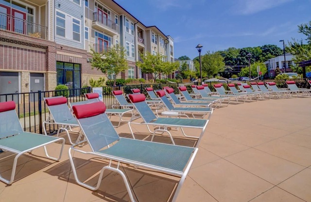 StaysByWalker 1BR - KingBed! Gym/Pool/HotTub/Sauna