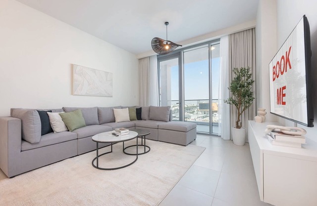 StayShort - Elegant, Relaxing 3-Bedroom Apartment in Perfect Location at Canal F