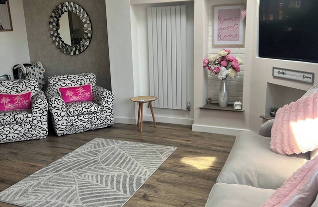 staysolihull, large spacious corner house,