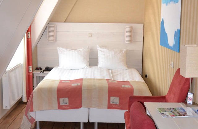 Step Into Comfort and Wellness on Texel’s Scenic Shores! Free Breakfast!