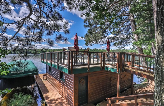 Stepaway Vacation Rentals-Adlersee Lakehouse on lovely Eagle Lake