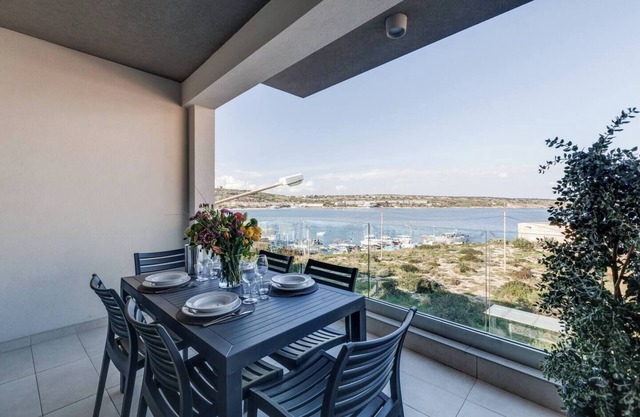 🌊 Steps from Mellieha Beach! Spacious 3BR apartment with terrace 🌴✨ Perfect for families, friends & business stays.