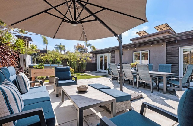 Steps To Beach And Restaurants! Beautiful 4 Bedroom Home With Hot Tub in Del Mar