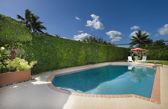Steps to Beach- Heated Pool- AC-Minimum Stay 7 Nights-CONTACT HOST