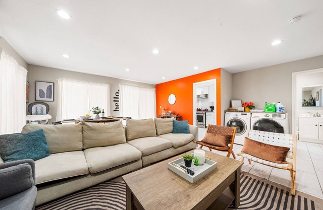 Steps to Beach - Hoops, Pool Table & Fun Game Room