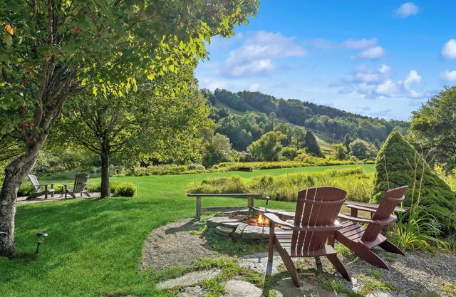 Steps to S6! Firepit, BBQ, Views! - Little House