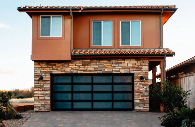 Steps to the Beach! Rooftop Deck! Firepit & BBQ!