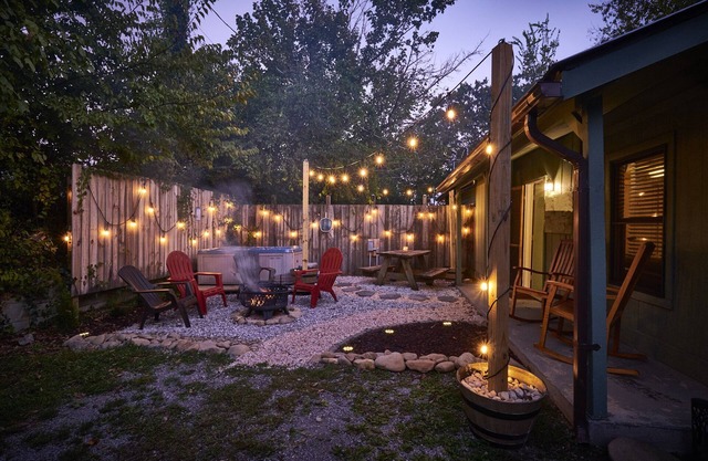 Steps to the Parkway w/Hottub - Walk to Attractions