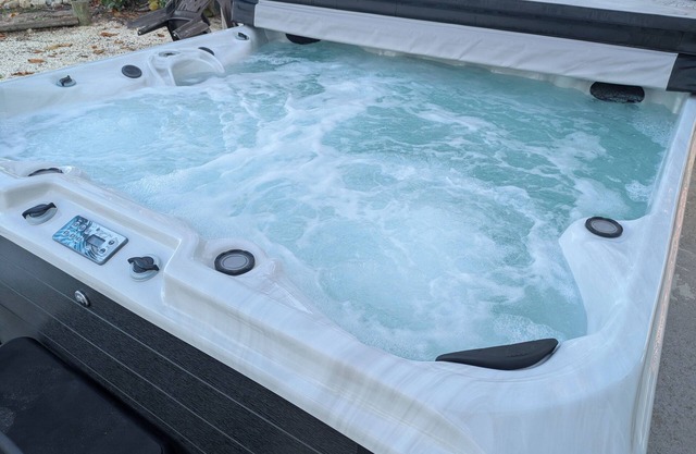 Steps to Water! Dock, Sunsets, and Hot Tub! Englewood, Fl. The Best Kept Secret!