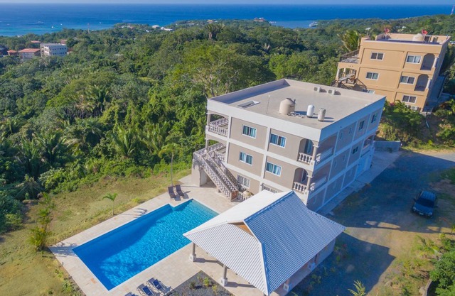 Sting Ray at Sea Scape, studio with huge pool amazing views