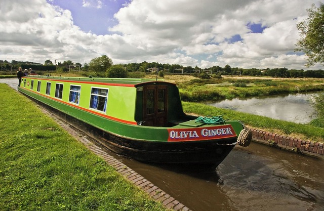 Stone - Boat - Sleeps 6 - Pet Friendly - 85ws