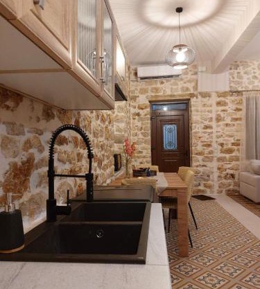 Stone-built Villa Nesseris 80 m2