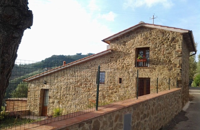 Stone cottage: The chicken coop among the olive trees