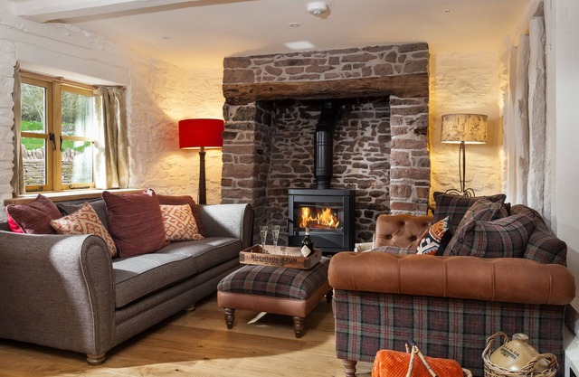 Stone House - a charming cottage that sleeps 6 guests