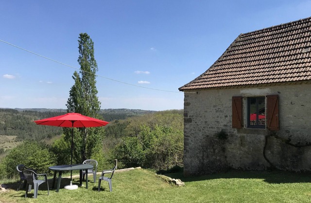 Stone house for 5, in the countryside