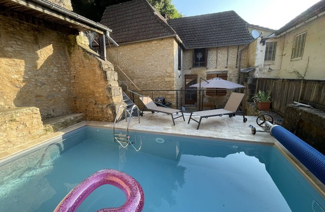 Stone house with swimming pool and terrace for 6