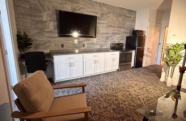 Stone Park - Close to Bar Harbor & Acadia National Park. No Elevator onsite.