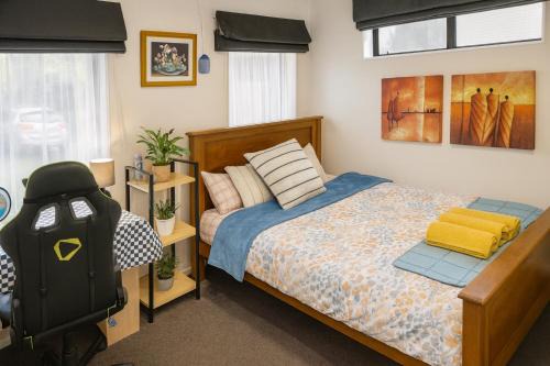 Stonebrook Haven - Private Bath, Parking and shared Kitchen - 20 min from Airport