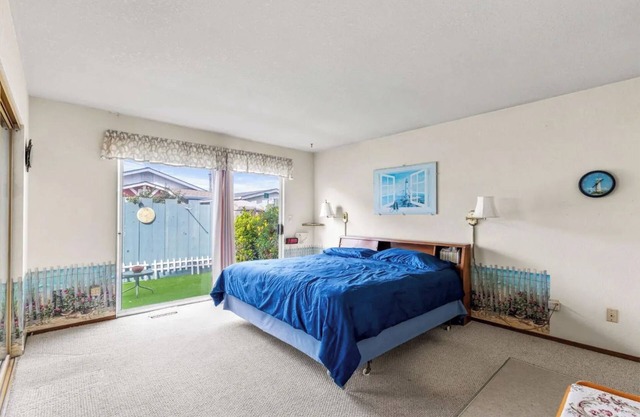 STR25 -15 Room For Rent