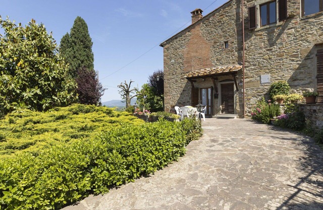 Stunning private villa for 4 people with TV, terrace and pets allowed
