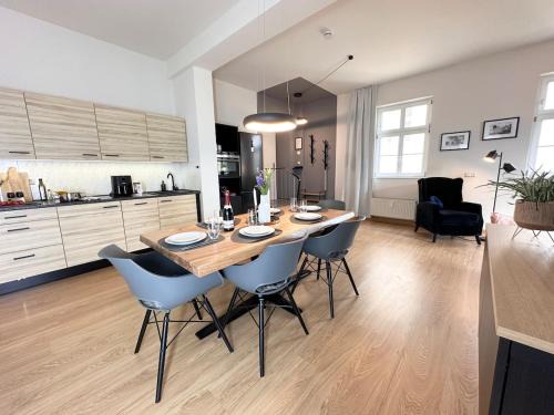 Studio Alte Mädchenschule, Sauna, 6 Personen, Hund, am Saurierpark, Boxsprinbetten, gratis Kaffee und Tee, Minibar