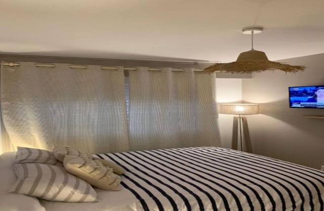 Studio-Apartment-Ensuite with Bath-Balcony