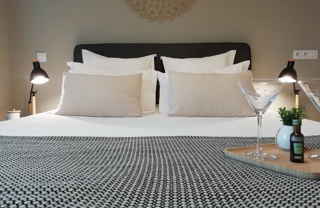 Studio apartment hotel, terrace, swimming pool, parking Aix en Pce - classified 3 stars
