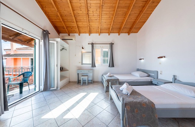 Studio Apartment 'Kavos Panorama 117' with Sea View, Wi-Fi