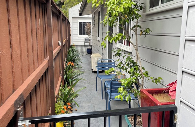 Studio apartment minutes to beachn