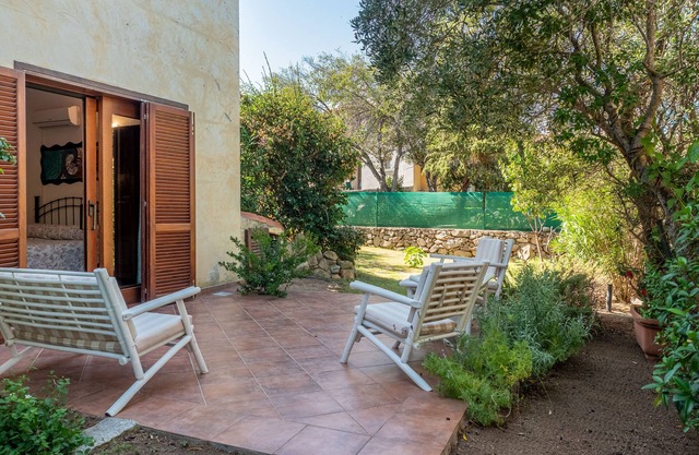 Studio Apartment with Wi-Fi, Air Conditioning & Terrace