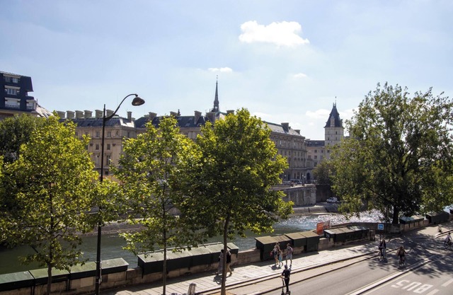 Studio Apartment With Seine View in Saint Germain