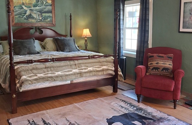 Studio apt in the heart of town.
