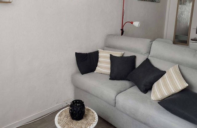 Studio by the sea and city center, Arromanches