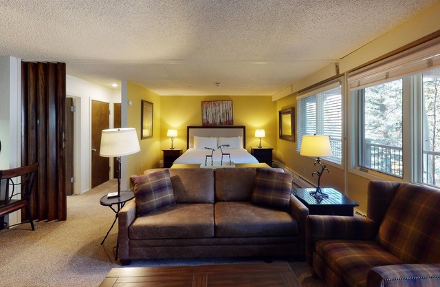 Studio Condo @ Manor Vail - Free Bfast & Hskping!