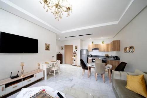 Studio Confortable avec Balcon, Piscine, Jardin et Aire de Jeux