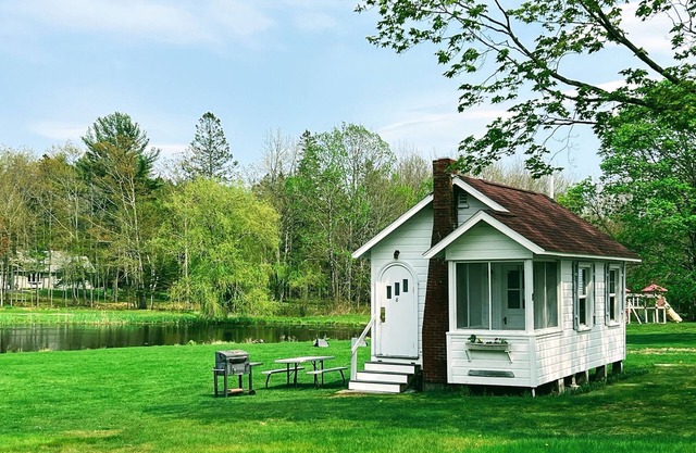 Studio cottage in Bar Harbor - Kitchen, AC, Wi-Fi & Fireplace, Sleeps 3.