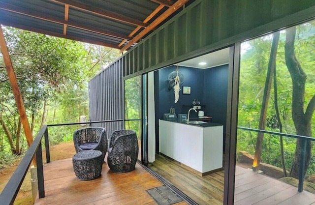 Studio cube 01 to sleep in a glass box
