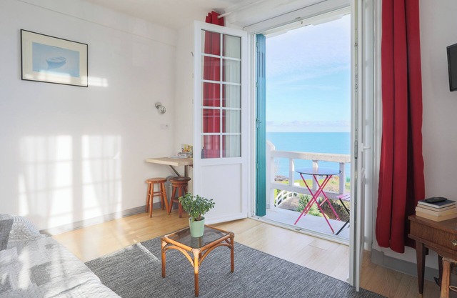 Studio "Direct Sea View for 2 People" with Sea View, 2 Balconies and Wi-Fi