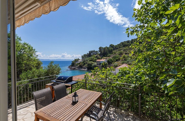 Studio flat near beach Cove Torac, Hvar (AS-8653-b)