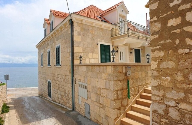 Studio flat near beach Sutivan, Brač (AS-17796-c)