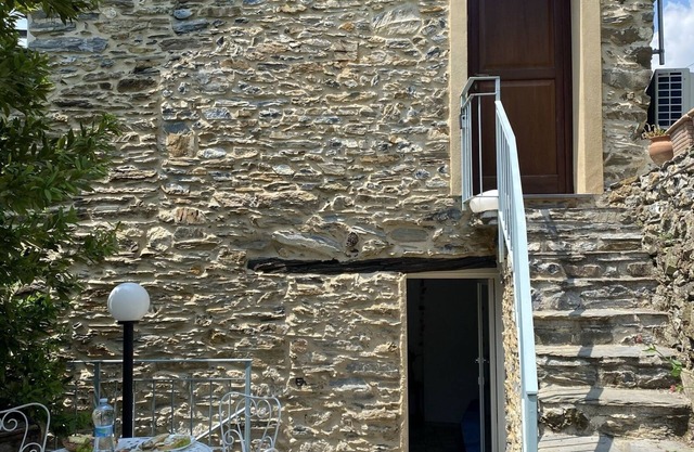 Studio in a quiet rustico near the beaches