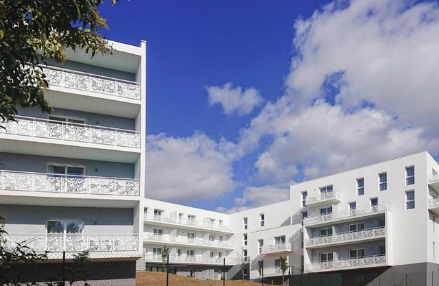 Studio in the residence Les Coteaux de Jonzac with balcony