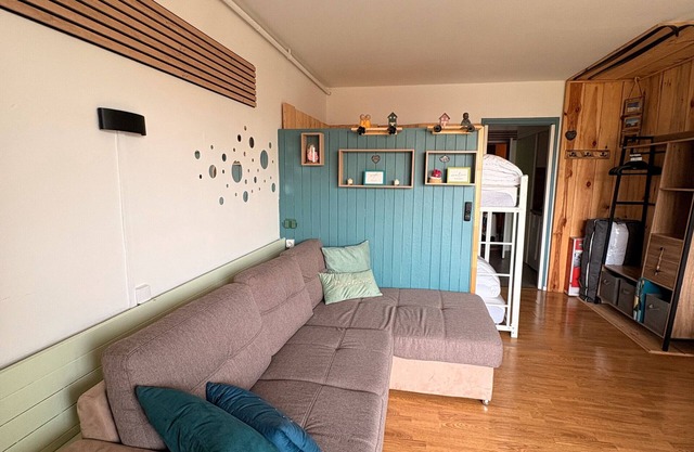 Studio 'Le 28' with Mountain View, Balcony and Wi-Fi