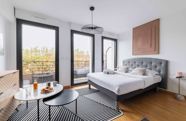 Studio lumineux avec terrasse Courbevoie - 2P