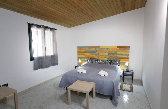 Studio 'Mandarino - Fiumara Val Di Noto' with Mountain View, Wi-Fi and Air Conditioning