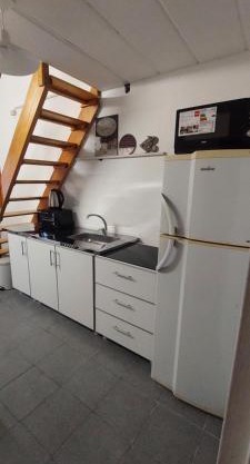 Studio moderno y confortable