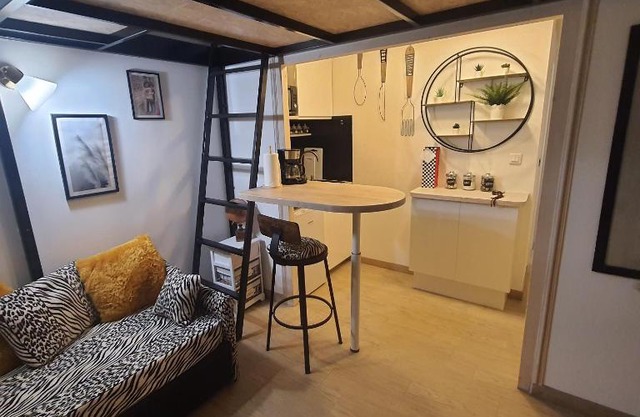 STUDIO- NICE MONT BORON, PISCINE SUR LA RESIDENCE